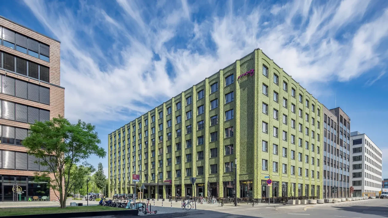 Moxy_Köln_Mülheim_Fassade_vorne