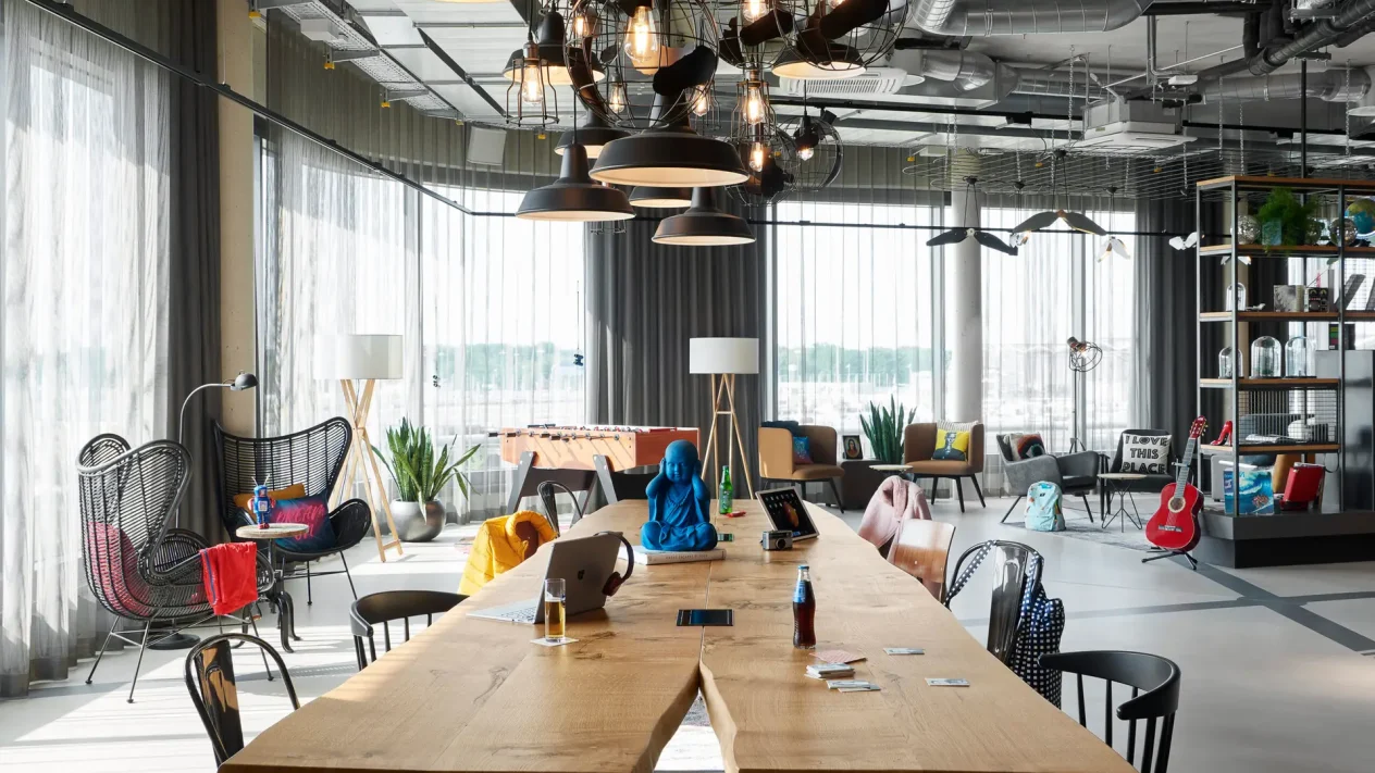@50.8792174,7.1179389Moxy Cologne Bonn Airport